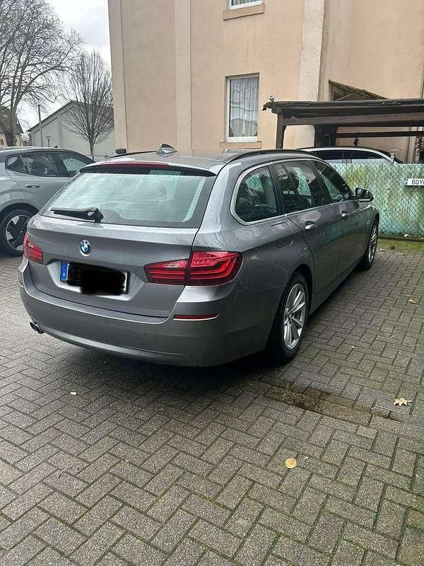Gebraucht BMW 520 190 PS (139 kW) 2016 Grau Kombi