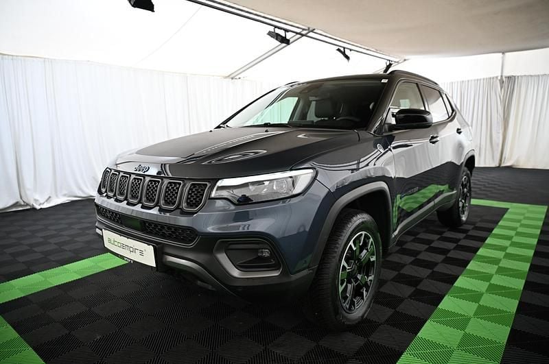 Gebraucht Jeep Compass Trailhawk 241 PS (177 kW) 2024 Blau SUV