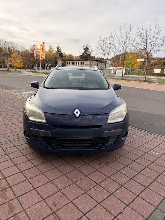 Schwarz Gebraucht 2010 Renault Mégane III Dynamique Limousine | 4.590 € (Guter Preis) - Bild 1/4