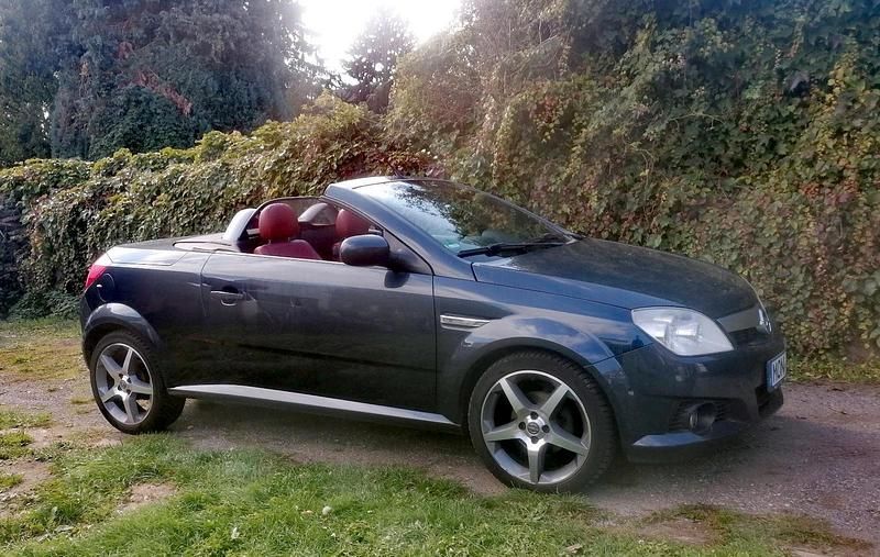 Andere farben Gebraucht 2007 Opel Tigra Cabrio | 2.002 € (Etwas zu teuer) - Bild 1/4