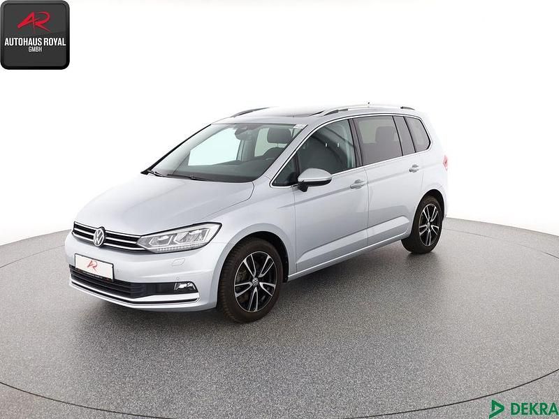 Reflexsilber Gebraucht 2023 VW Touran Highline Van / Kleinbus | 32.880 € (Fairer Preis) - Bild 1/4