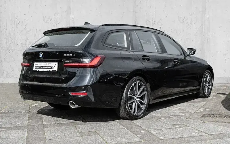 Gebraucht BMW 320 Advantage 190 PS (139 kW) 2022 Schwarz Kombi