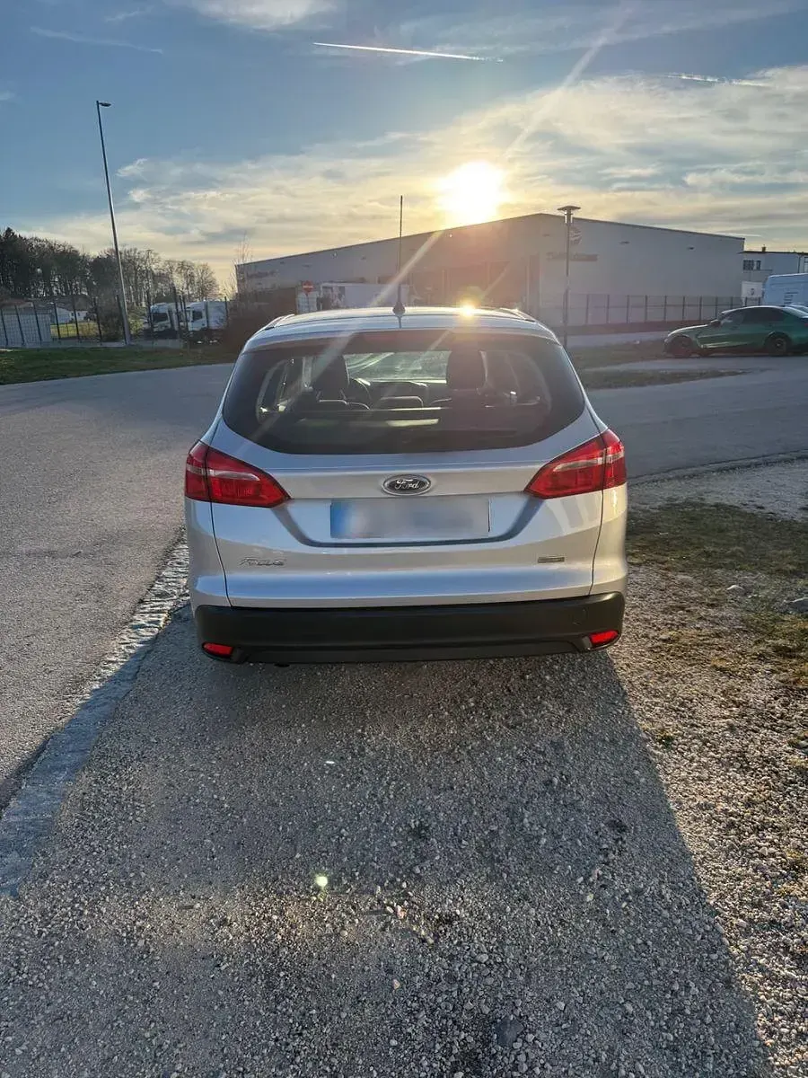 Gebraucht Ford Focus 101 PS (74 kW) 2015 Silber Kombi