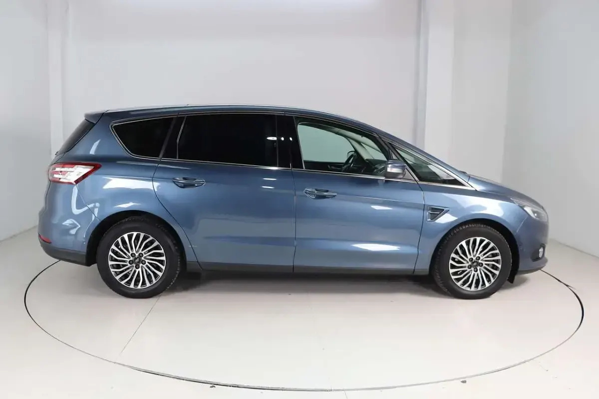 Gebraucht Ford S-MAX Titanium 150 PS (110 kW) 2018 Chromablau metallic Van / Kleinbus