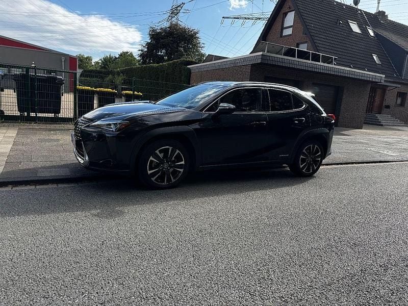 Gebraucht Lexus UX 250h 184 PS (135 kW) 2021 Schwarz SUV