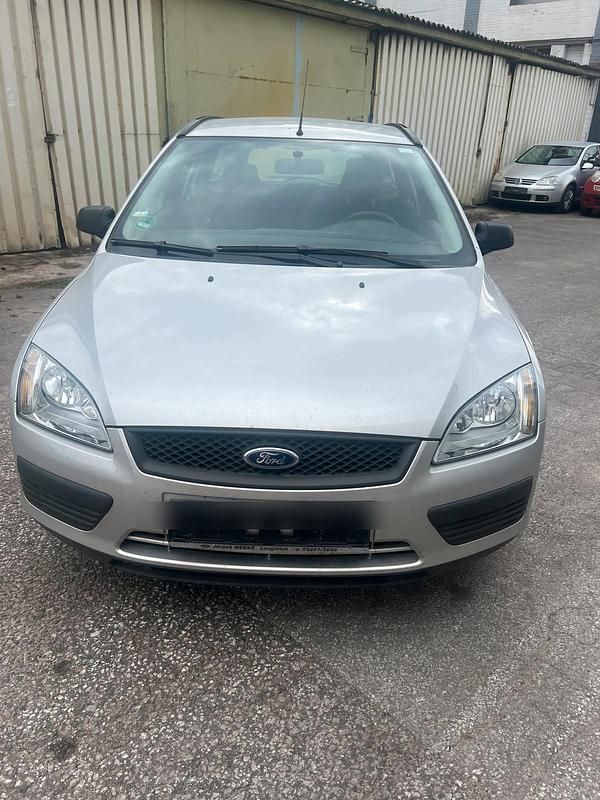 Silber Gebraucht 2005 Ford Focus Kombi | 1.200 € (Superpreis) - Bild 1/4