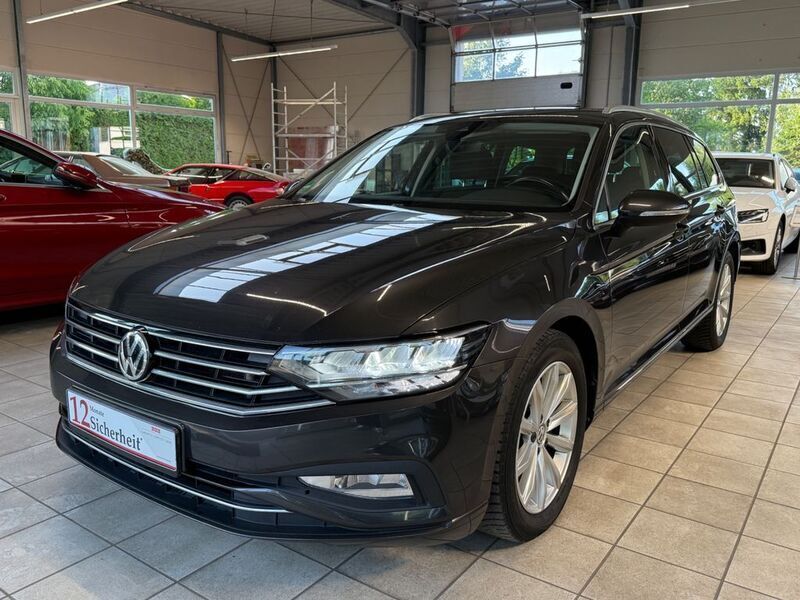 Grau Gebraucht 2019 VW Passat R Kombi | 19.599 € (Fairer Preis) - Bild 1/4