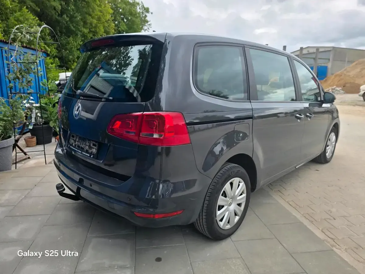 Gebraucht VW Sharan Trendline 140 PS (102 kW) 2015 Grau Van / Kleinbus