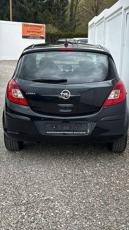 Używany Opel Corsa Active 87 KM (63 kW) 2013 Czarny Hatchback