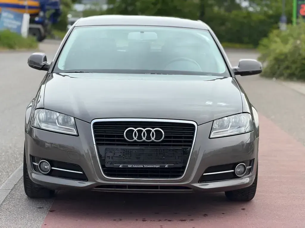 Gebraucht Audi A3 Attraction 105 PS (77 kW) 2011 Grau Kleinwagen
