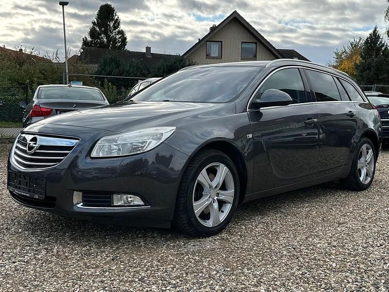 Karbongrau/technical grey Gebraucht 2011 Opel Insignia Sport Kombi | 8.790 € (Teuer) - Bild 1/4