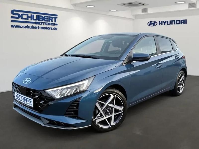 Vibrant blue / mic Neu 2025 Hyundai i20 Prime Limousine | 27.190 € (Etwas zu teuer) - Bild 1/1