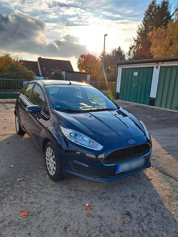 Blau Gebraucht 2016 Ford Fiesta Limousine | 4.999 € (Guter Preis) - Bild 1/4