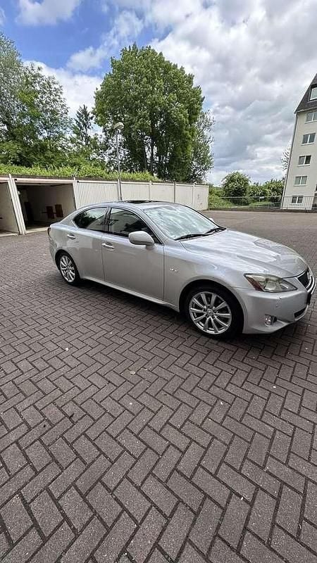Silber Gebraucht 2006 Lexus IS250 Luxury Line Limousine | 7.400 € (Fairer Preis) - Bild 1/4