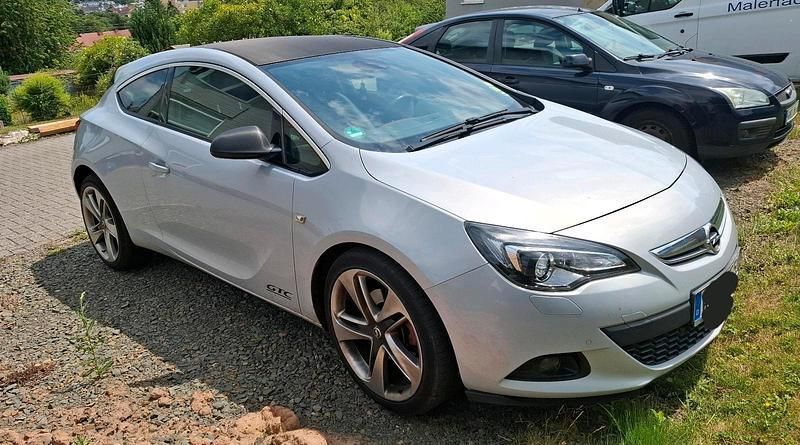 Grau Gebraucht 2012 Opel Astra GTC Coupé | 6.900 € (Fairer Preis) - Bild 1/4