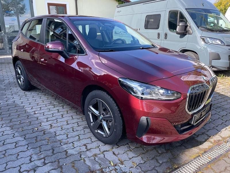 Rot Gebraucht 2024 BMW 216 Active Tourer Van / Kleinbus | 25.980 € (Superpreis) - Bild 1/4