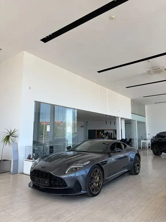 Neu Aston Martin DB12 680 PS (500 kW) 2026 Grau