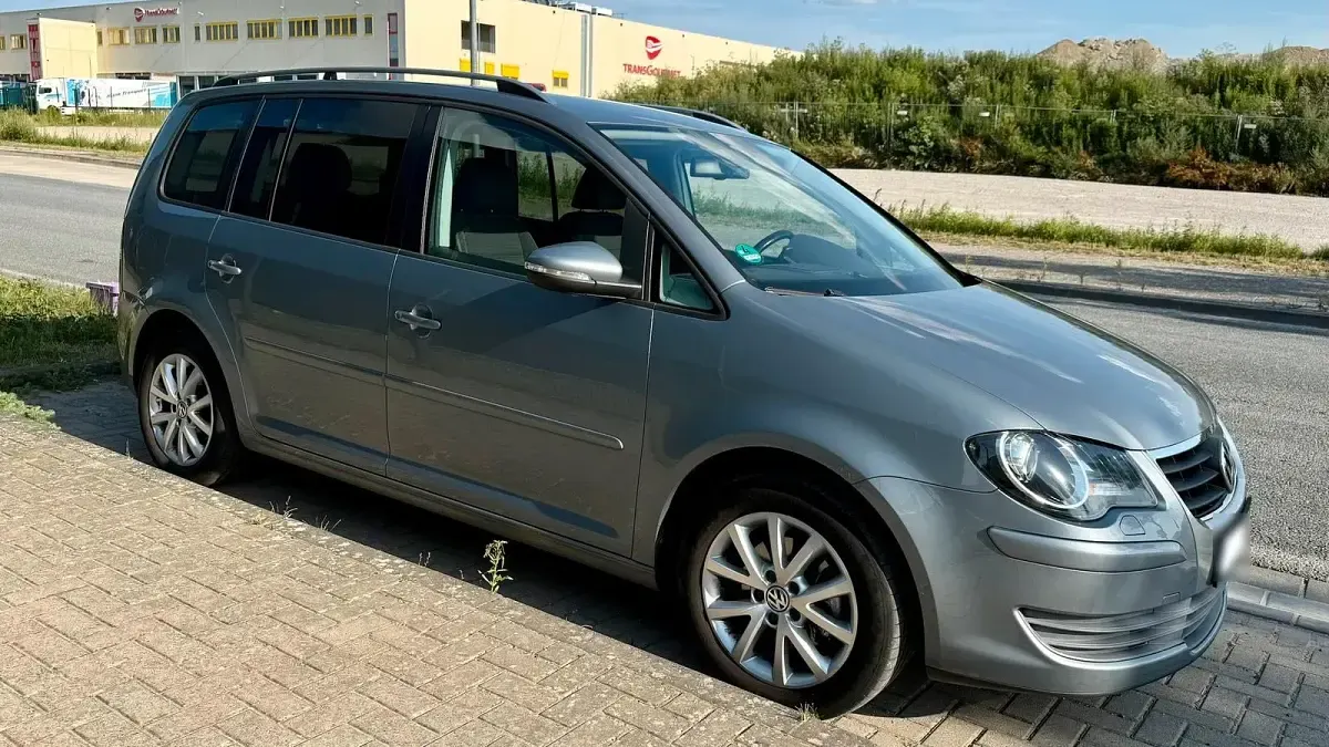 Gebraucht VW Touran 140 PS (102 kW) 2010 Grau Van / Kleinbus