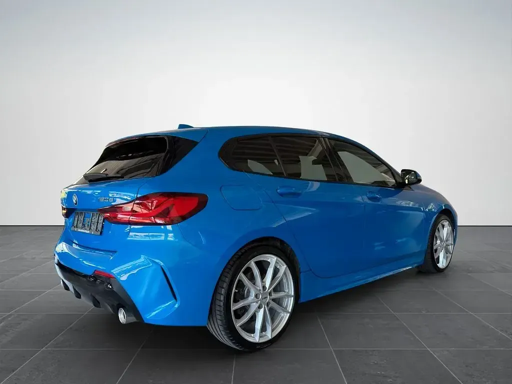 Gebraucht BMW 120 M Sport 190 PS (139 kW) 2023 Misano blau Kleinwagen
