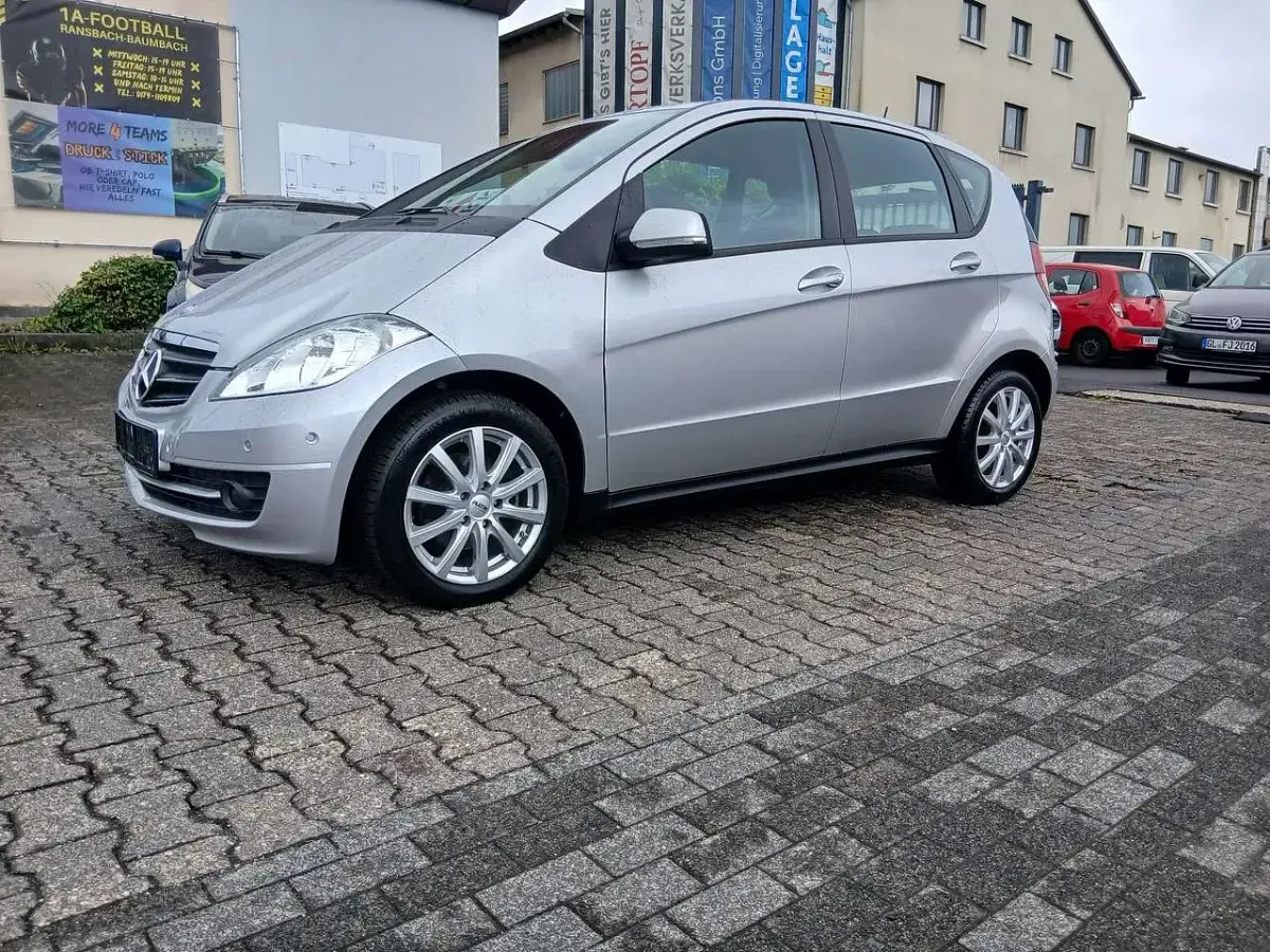 Gebraucht Mercedes A160 95 PS (69 kW) 2012 Polarsilber  metalliclack Kleinwagen