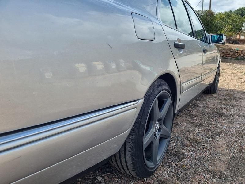 Gebraucht Mercedes E420 279 PS (205 kW) 1997 Silber Limousine