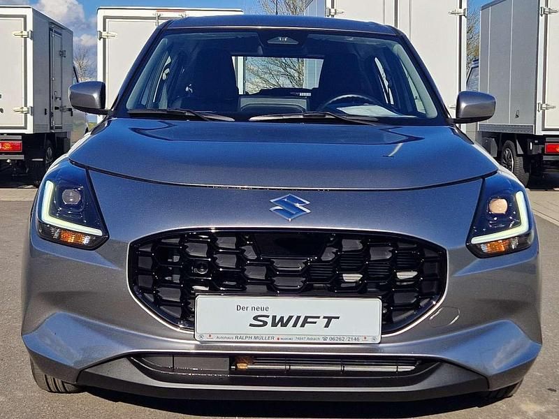 Gebraucht Suzuki Swift Club 83 PS (61 kW) 2025 Premiumsilver Kleinwagen