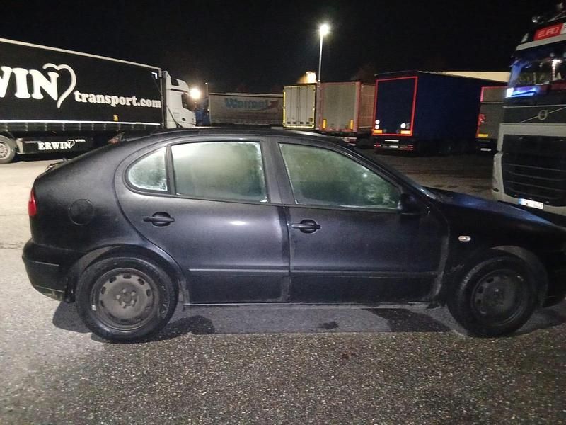 Schwarz Gebraucht 2005 Seat Leon Kleinwagen | 650 € (Guter Preis) - Bild 1/3