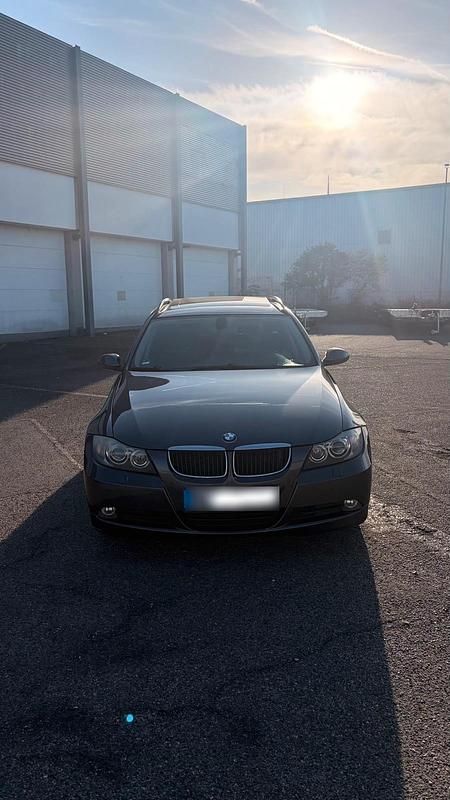 Gebraucht BMW 320 163 PS (119 kW) 2007 Grau Kombi