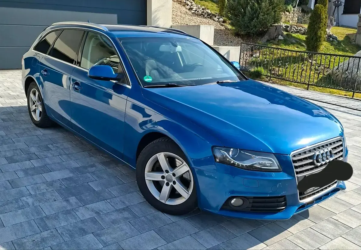 Gebraucht Audi A4 143 PS (105 kW) 2011 Blau Kombi