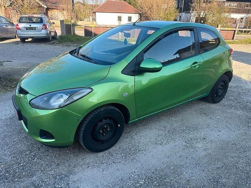 Second-hand Mazda 2 Inclusive 75 CP (55 kW) 2010 Verde Hatchback