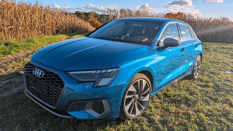 Blau Gebraucht 2020 Audi A3 Sportback Edition .1 Kleinwagen | 23.500 € (Guter Preis) - Bild 1/4
