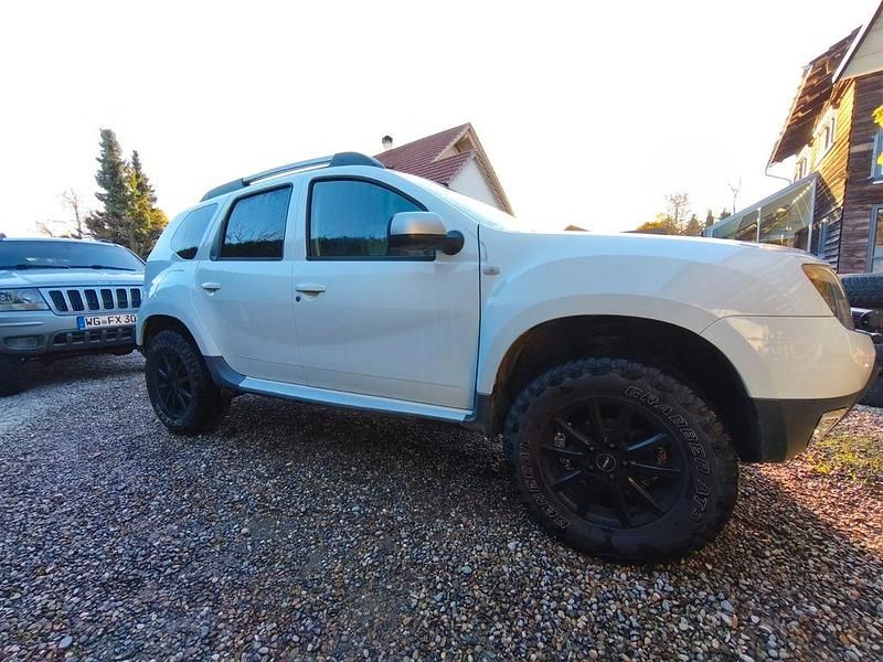 Second-hand Dacia Duster 105 CP (77 kW) 2011 Alb SUV
