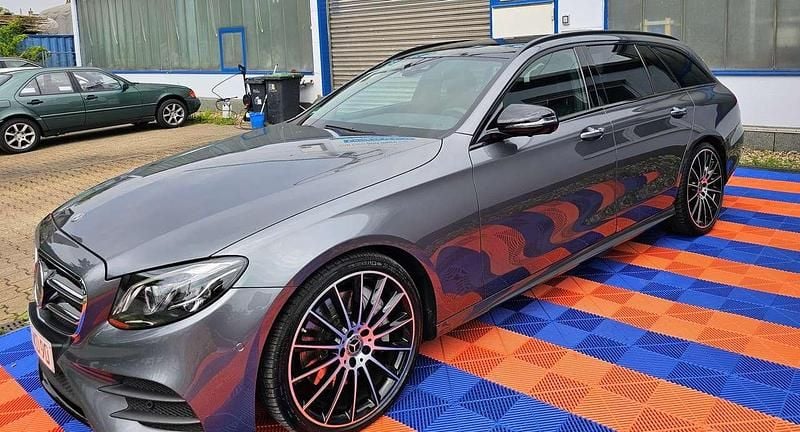 Grau Gebraucht 2019 Mercedes E400 AMG Kombi | 39.000 € (Fairer Preis) - Bild 1/4