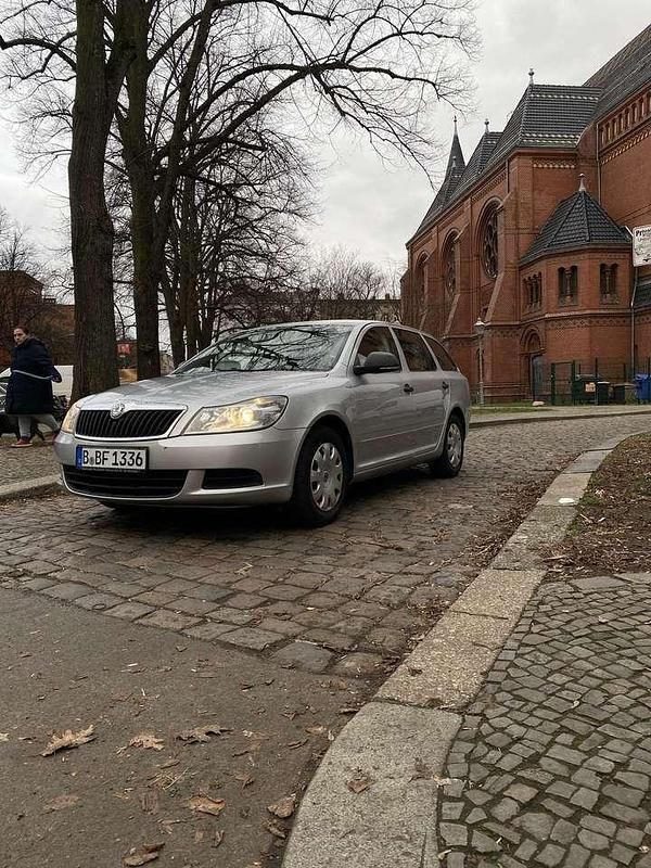 Gebraucht 2011 Skoda Octavia Classic Kombi | 2.800 € (Superpreis) - Bild 1/4