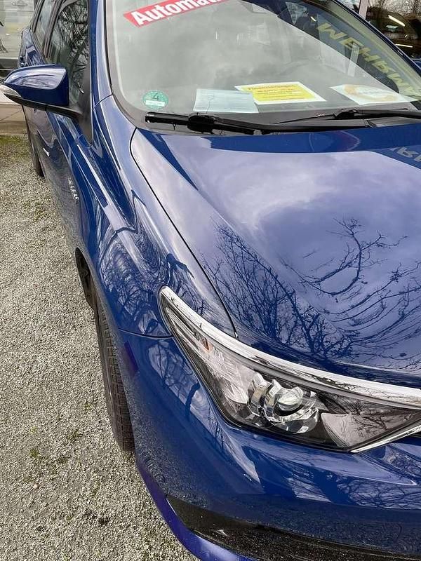 Gebraucht Toyota Auris Hybrid Cool 99 PS (72 kW) 2017 Dark blue/ solid blue Kleinwagen