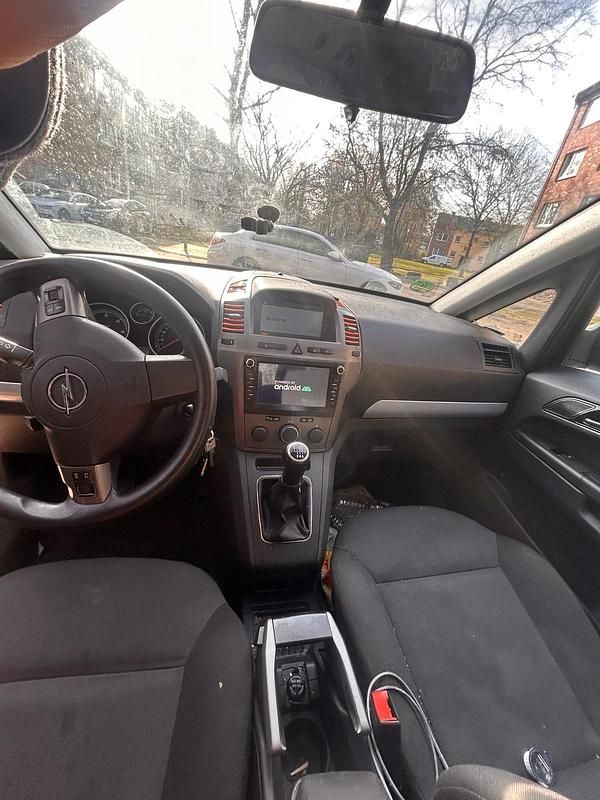 Gebraucht Opel Zafira 88 PS (64 kW) 2007 Silber Van / Kleinbus