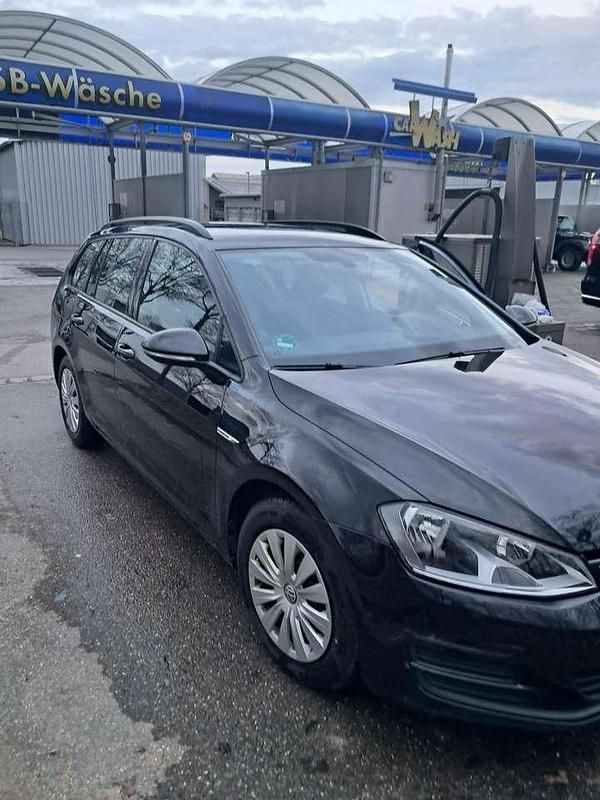 Gebraucht VW Golf VII Trendline 110 PS (80 kW) 2016 Schwarz Kombi