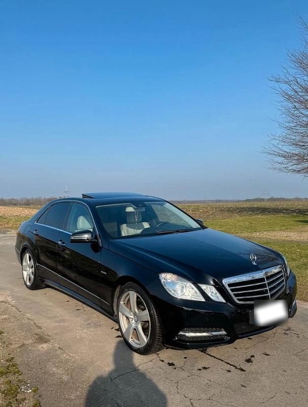 Gebraucht Mercedes E350 265 PS (194 kW) 2011 Schwarz Limousine
