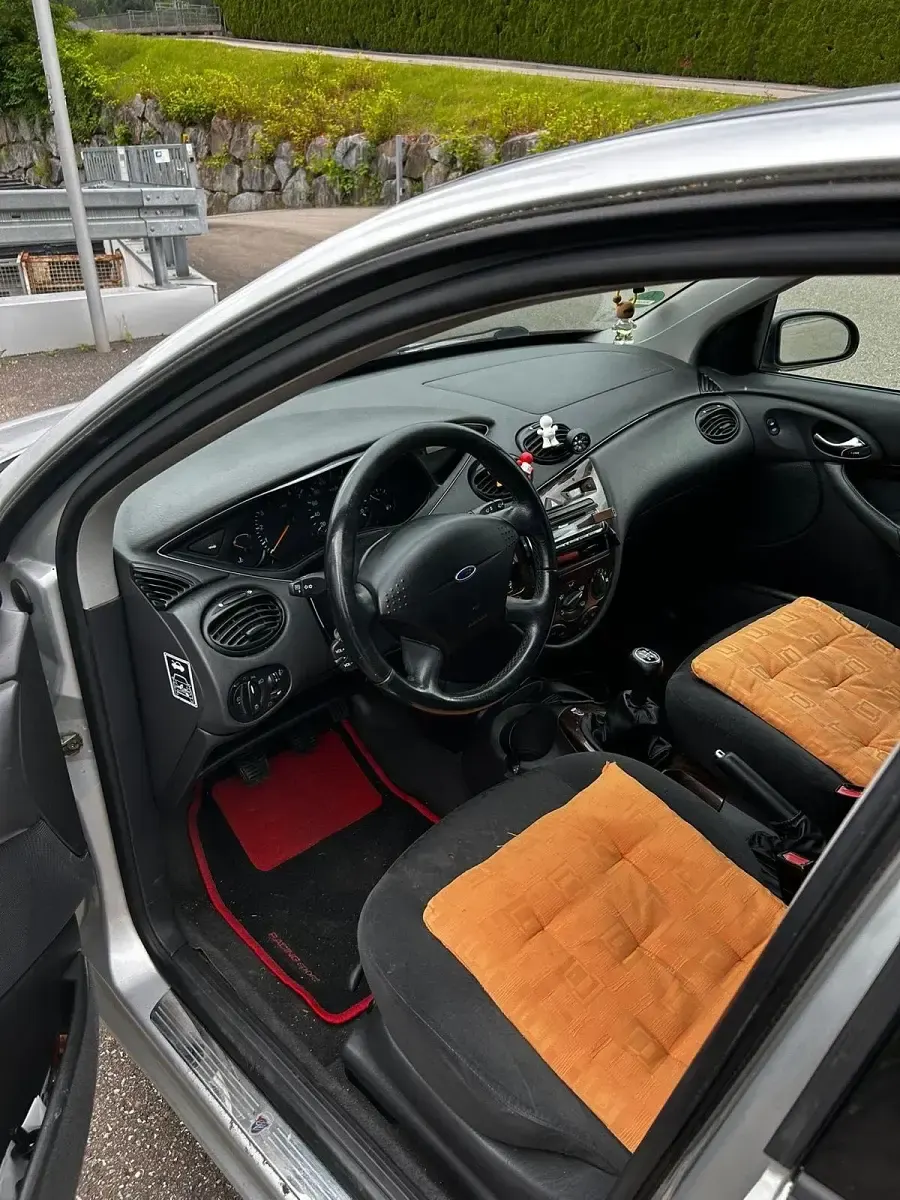 Gebraucht Ford Focus 101 PS (74 kW) 1999 Grau Kleinwagen