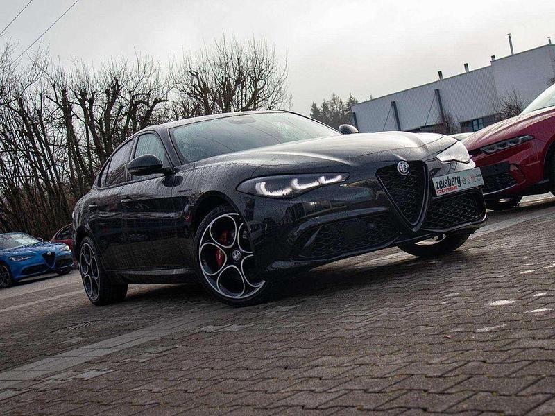 Nero vulcano Gebraucht 2023 Alfa Romeo Giulia Competizione Limousine | 35.900 € (Fairer Preis) - Bild 1/4