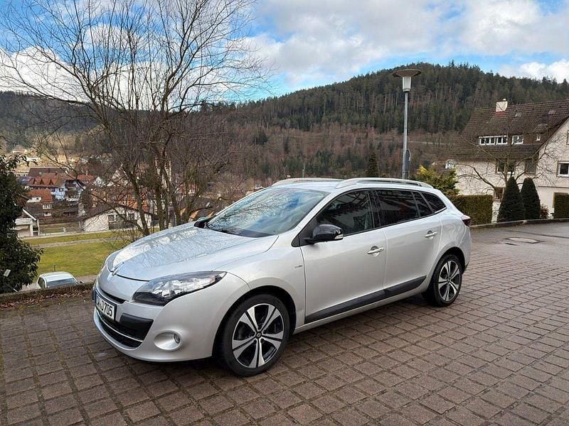 Gebraucht Renault Mégane GrandTour Bose Edition 131 PS (96 kW) 2011 Grau Kombi