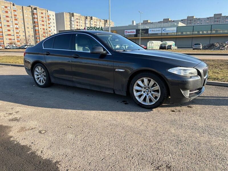 Schwarz Gebraucht 2011 BMW 523 Sport Line Limousine | 19.950 € - Bild 1/4