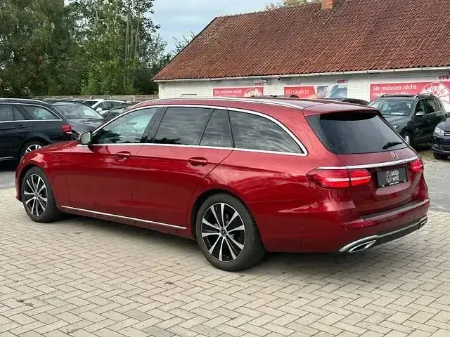 Gebraucht Mercedes E220 194 PS (142 kW) 2017 Rot Limousine