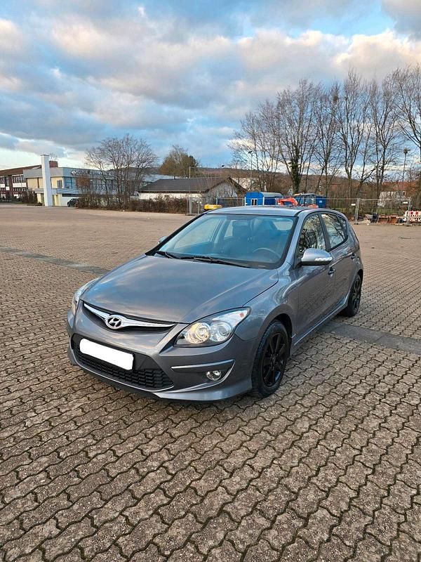 Gebraucht Hyundai i30 109 PS (80 kW) 2011 Grau Limousine