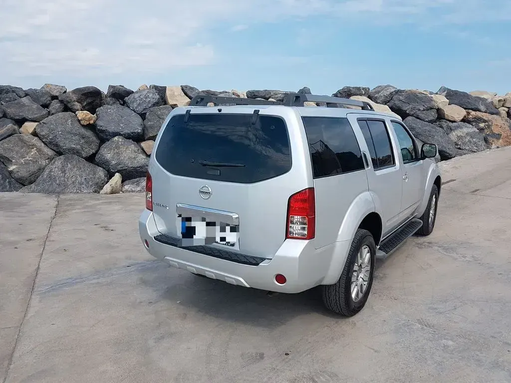 Gebraucht Nissan Pathfinder 190 PS (139 kW) 2014 Silber SUV