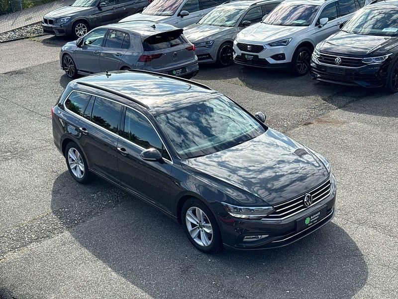 Grau Gebraucht 2021 VW Passat Kombi | 21.950 € (Fairer Preis) - Bild 1/4