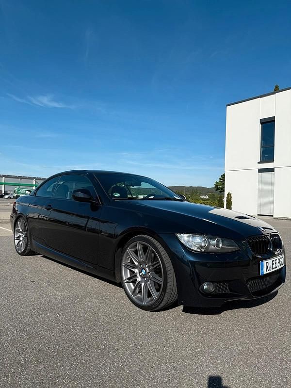 Schwarz Gebraucht 2008 BMW 320 Cabriolet M Sport Cabrio | 11.449 € (Etwas zu teuer) - Bild 1/4