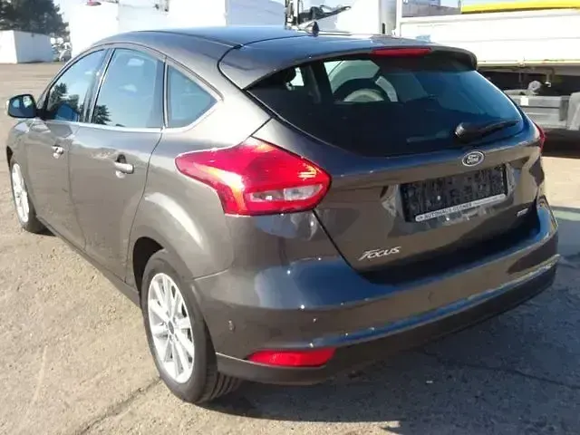 Używany Ford Focus Titanium 125 KM (91 kW) 2016 Szary Sedan/Limuzyna