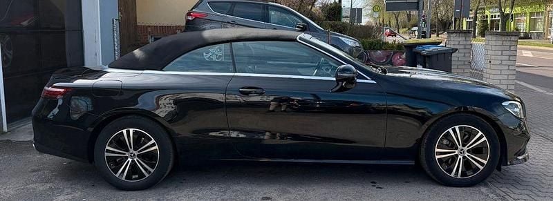 Gebraucht Mercedes E220 194 PS (142 kW) 2020 Schwarz Cabrio