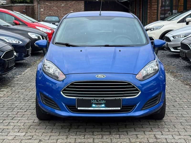 Blau Gebraucht 2013 Ford Fiesta Trend Limousine | 6.400 € (Fairer Preis) - Bild 1/4